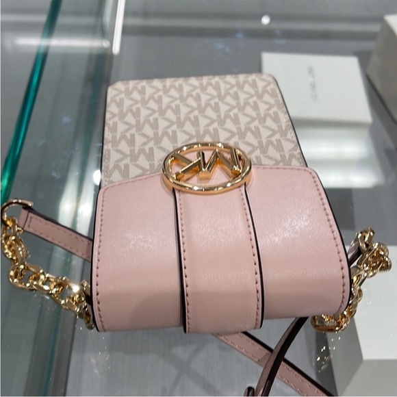 Michael Kors Carmen Small Logo Smartphone - Picture 8 of 16